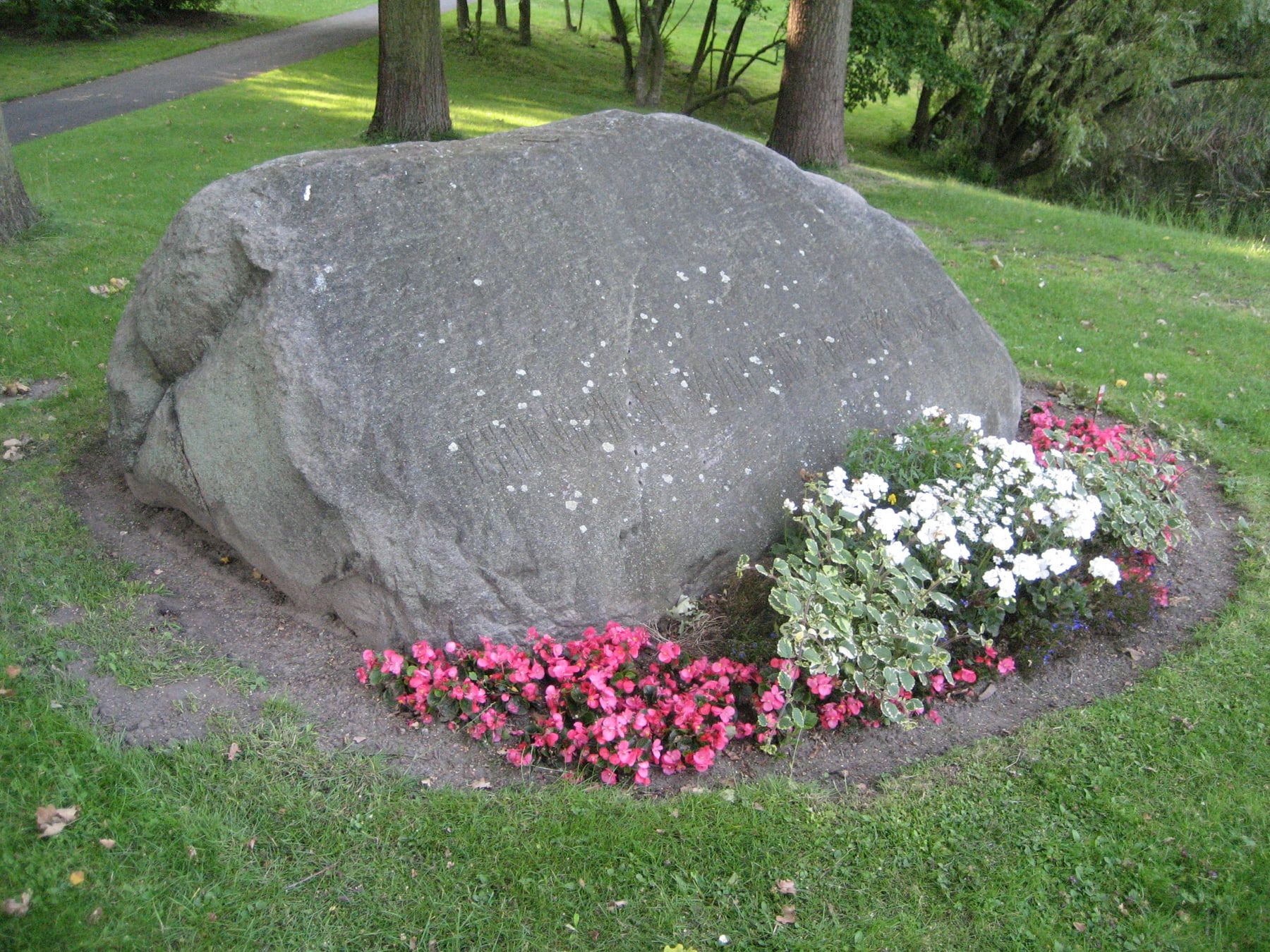 Grabstätte von Hinrich Wilhelm Kopf auf Stadtfriedhof Stöcken